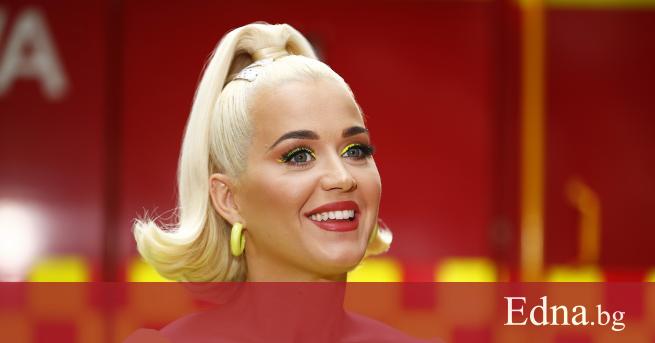 Кейти Пери сияе с бременно коремче от новата корица на