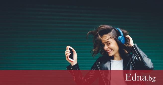 Хитове на Queen Bee Gees и Рик Астли са сред най щастливите песни издавани