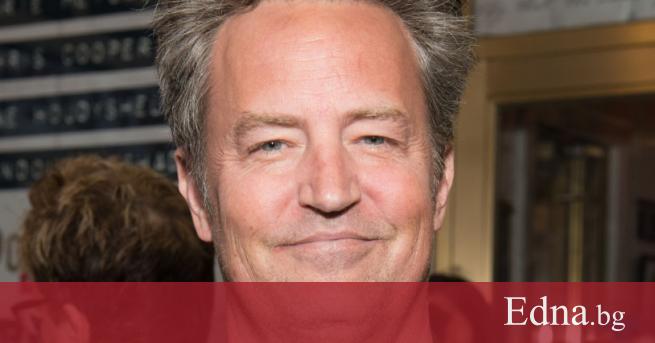 Матю Пери е роден на 19 август 1969 година в Уилямстаун Масачузетс САЩ в семейството на