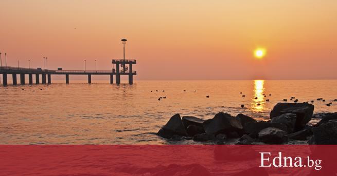 Най синьото лъчистото безкрайното Морето което разтваря всяка болка сълза и