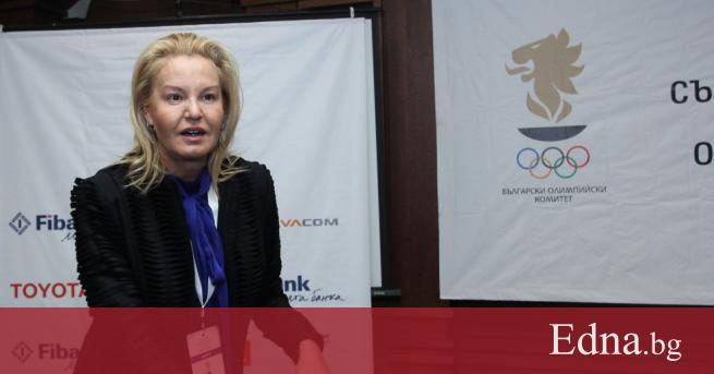 Стефка Костадинова е родена на 25 март 1965 г в Пловдив Кариерата си започва с гимнастика и плуване