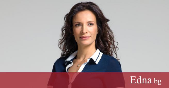 Яна Маринова е родена е на 17 август 1978 г