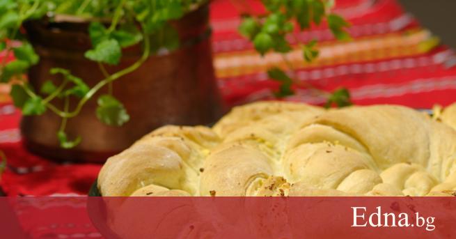 На Архангеловден се приготвя специална обредна пита наречена Рангелово блюдо или Боговица която много напомня