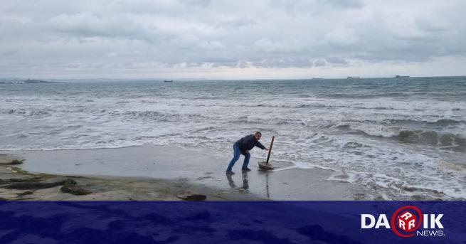 Бурното море унищожи част от плажовете по Черноморието Концесионерът на