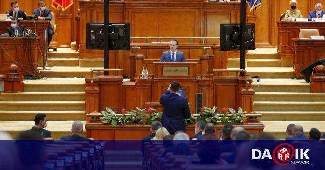 Правителството на либералния румънски премиер Флорин Къцу беше свалено с