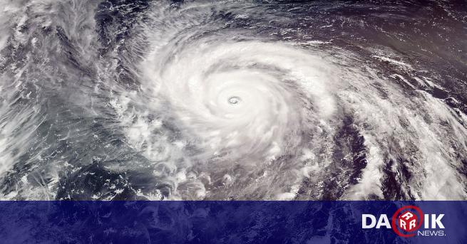 Мощен тайфун връхлетя Япония и някои от източните й острови