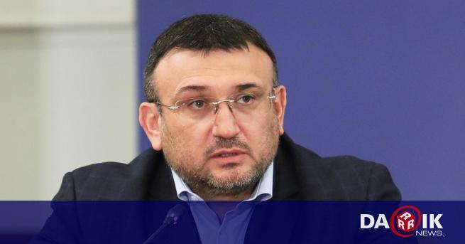 Бившият вътрешен министър Младен Маринов е влязъл на разпит в