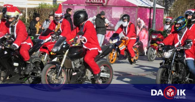 Мотопарад с карнавални костюми по централните улици на Силистра направиха