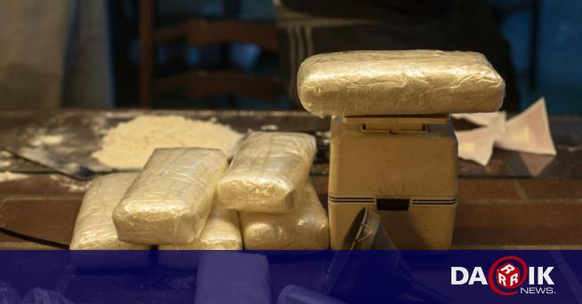 Португалия конфискува 5 2 тона кокаин от плаваща под испански