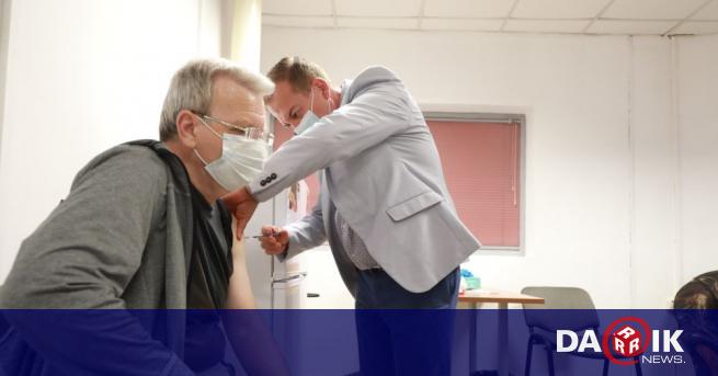В област Плевен вече са поставени 895 бустерни дози ваксини