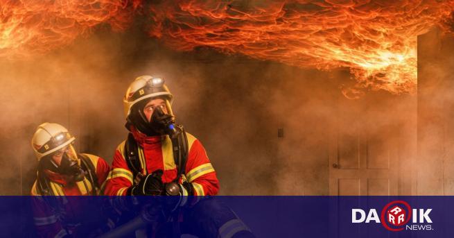 Пожар избухна в търговски център в сръбски град Обреновац на