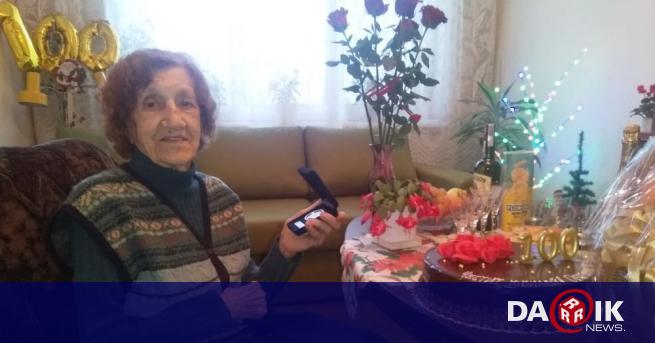 100 годишен юбилей отпразнува Мария Василева съобщиха от Община Варна Рожденичката
