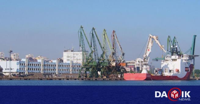 Работниците и служителите от Пристанище Варна Запад ще протестират от 12 часа