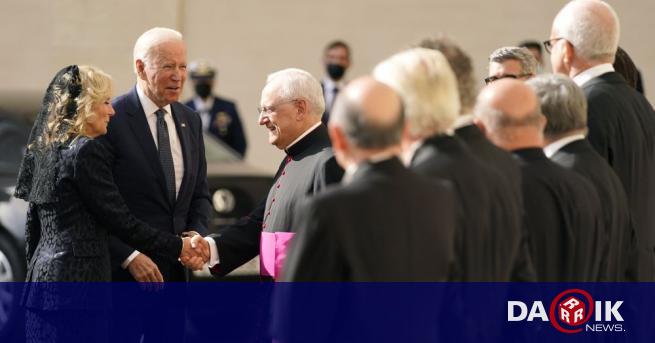 Джо Байдън пристигна във Ватикана за среща с папа Франциск.