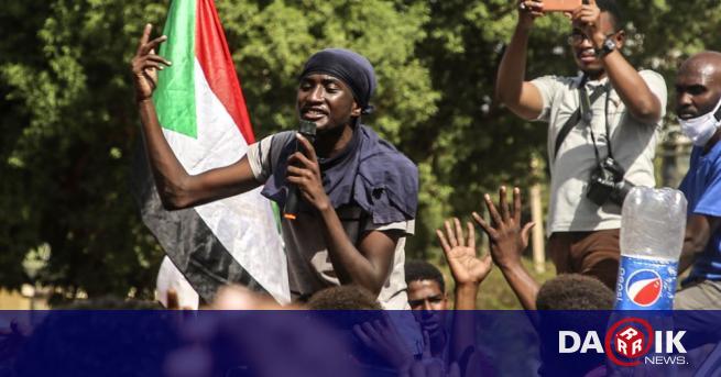 Стотици хиляди суданци излязоха по улиците на Хартум и други