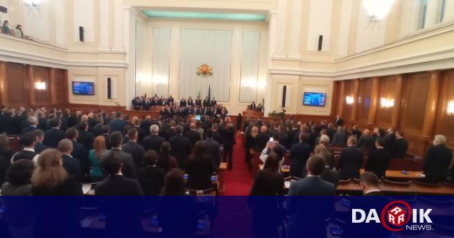 Официално вече България има редовно правителство  Кабинетът с министър председател Кирил Петков  беше