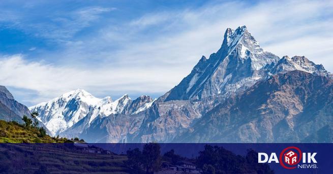 Трима млади френски алпинисти от експедиция в Непал са в