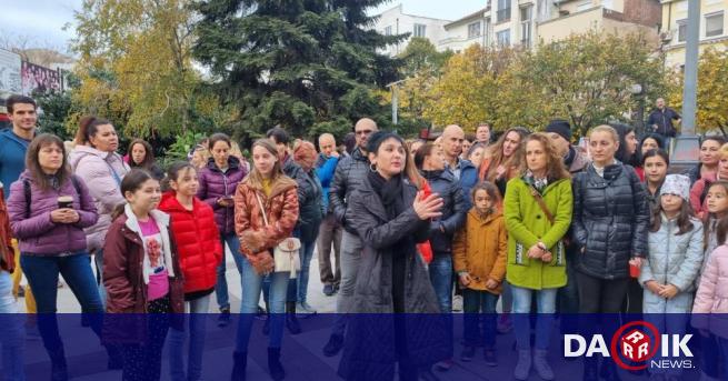 Протест на родители се проведе в Бургас Те се обявиха