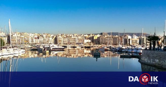 24-часова стачка обявиха служителите на пристанището в Пирея, съобщава гръцкото