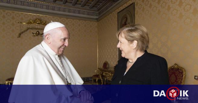 Папа Франциск посрещна днес във Ватикана оттеглящата се германска канцлерка