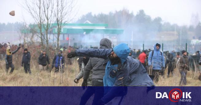 Беларуските власти са започнали да изтеглят мигрантите от граничния пункт