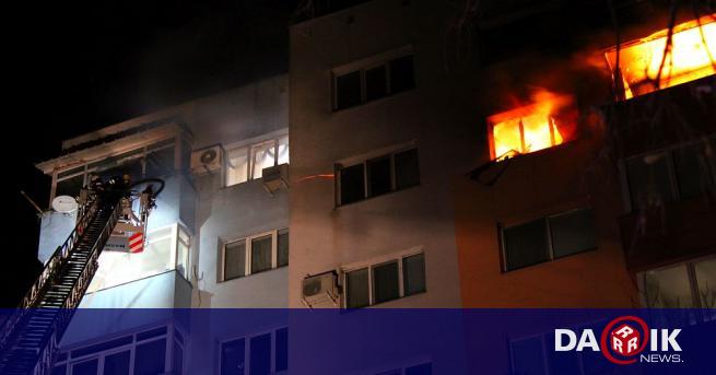 Голям пожар бушува в жилищен блок в квартал Струмско в