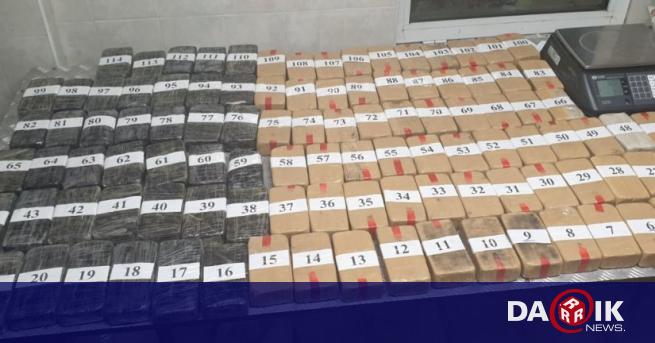 Митнически служители откриха 58 766 кг хероин във фабрична кухина на