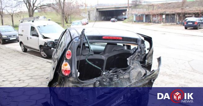 Шофьорка блъсна три паркирани коли в Благоевград, като при инцидента