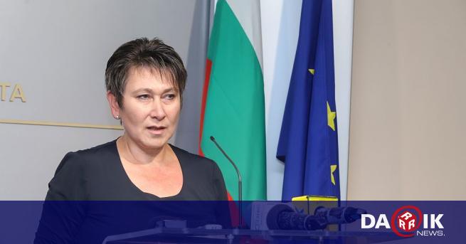 Министърът на икономиката Даниела Везиева обявява резултатите от направения анализ