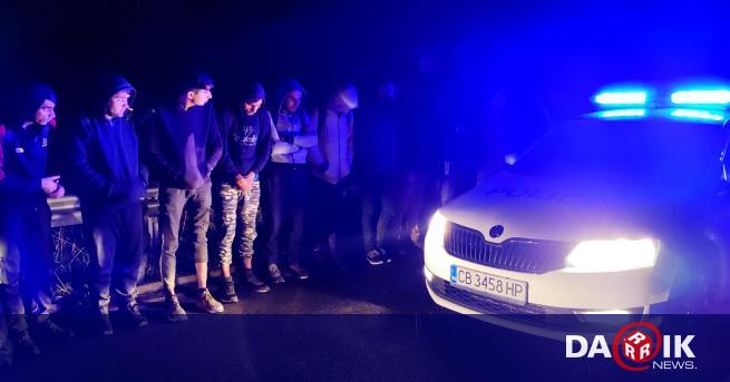18 годишен младеж от Ловеч управлявал автомобил с който превозвал незаконни