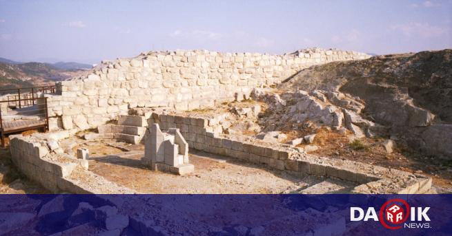 Погребален комплекс от осем кръгли мавзолея е открит на Перперикон