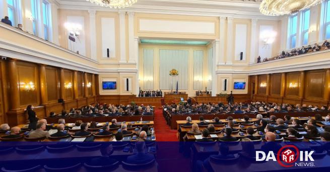 Доайенът на 47 то Народно събрание д р Силви Кирилов откри тържествено