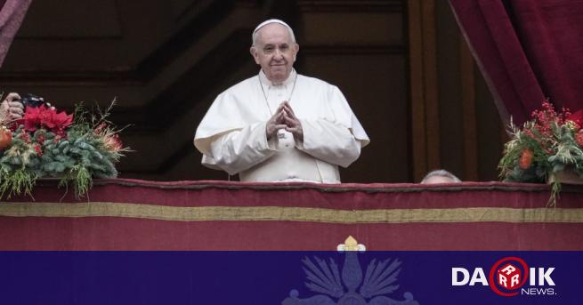 Папа Франциск напомни днес в коледното си послание за забравените