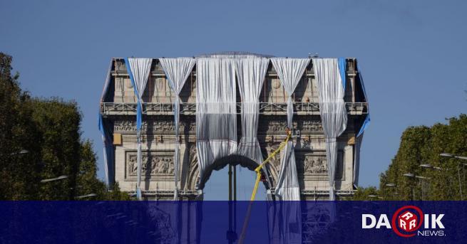 Демонтажът на Опакованата Триумфална арка започна днес в Париж Алпинисти и