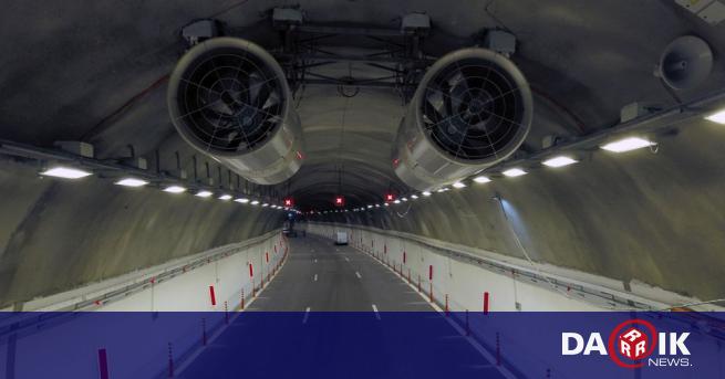 Движението в тунел Блатино при 54 ти км на автомагистрала Струма