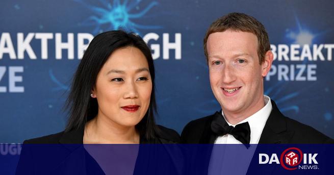 Двама бивши служители работили в семейството на ръководителя на Facebook