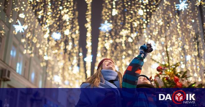 Коледните светлини в Шумен и тези по елхата и детския