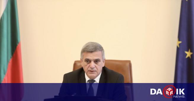 Служебният министър председател Стефан Янев отговаря на въпроси на граждани и
