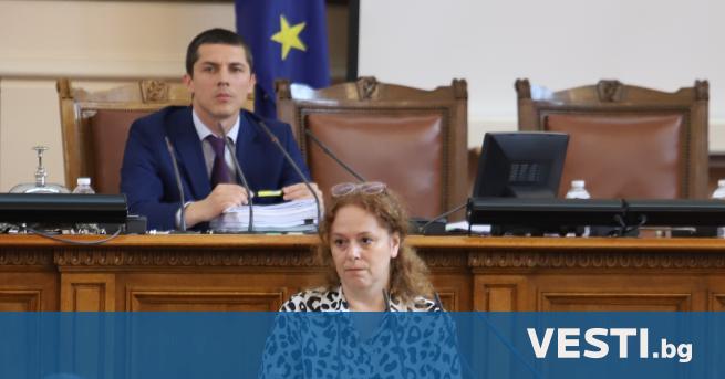 Мирослава Петрова положи клетва като народен представител от Продължаваме Промяната