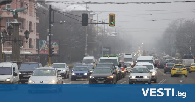 пасно мръсен въздух в редица градове на страната тази сутрин