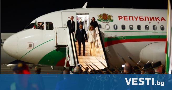 Президентът Румен Радев придружен от съпругата си Десислава Радева пристигна
