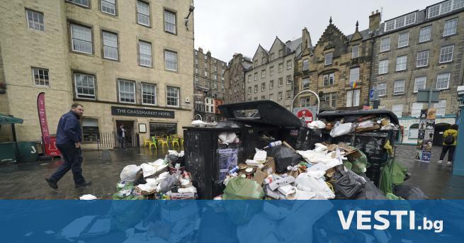 По улиците на шотландската столица Единбург се трупат миризливи купчини