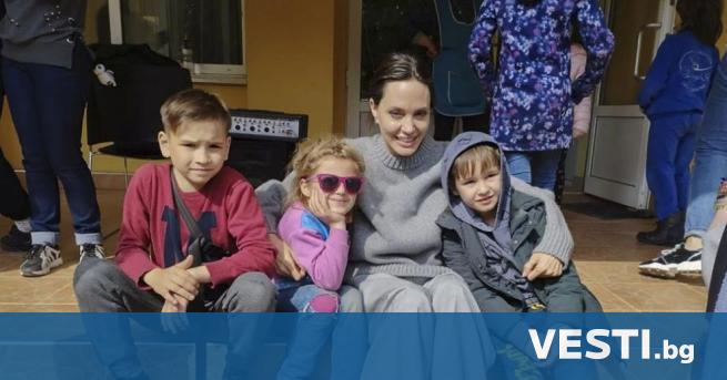 Филмовата звезда Анджелина Джоли изживява солидарно с жителите на Лвов