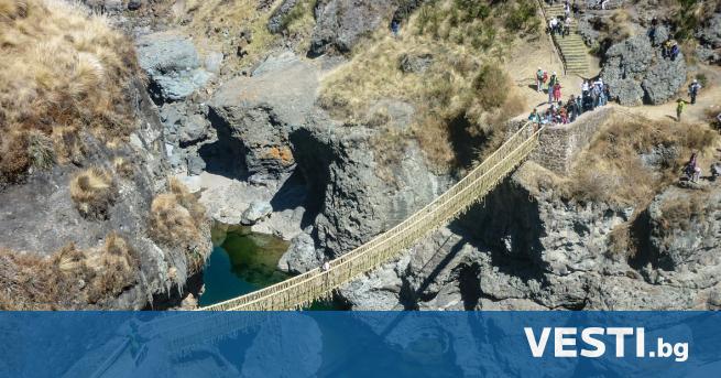 П еруанци възстановяват 500 годишен въжен мост датиращ от времето на