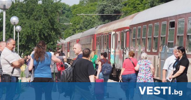 Извънреден влак от Варна, за да бъдат превозени украински бежанци