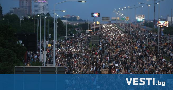 Десетки хиляди хора се събраха в сръбската столица Белград на