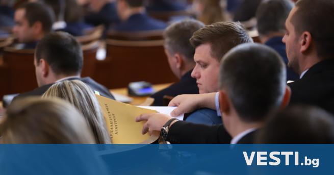 Депутатите от опозицията възнегодуваха срещу отсъствието на премиера Кирил Петков