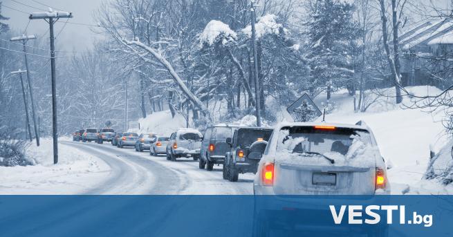 Л ошо време в Централна България Обилният снеговалеж създаде затруднения