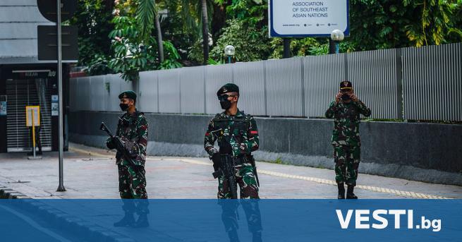 Индонезийската армия преустанови породилата полемика практика да подлага жените кандидатстващи