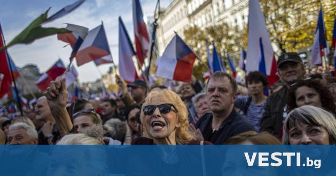 Thousands at the anti-government demonstration in Prague – World